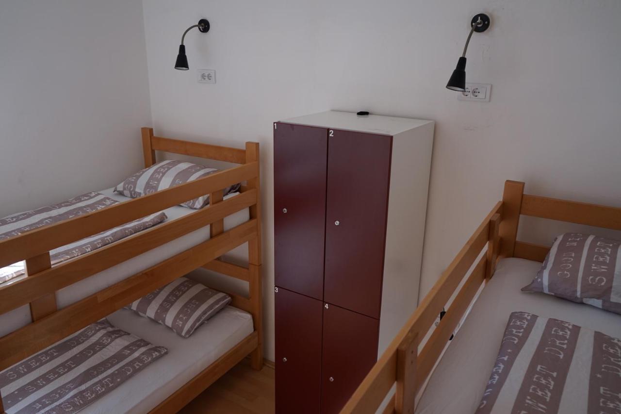 Hostel The Red Door Требине Екстериор снимка