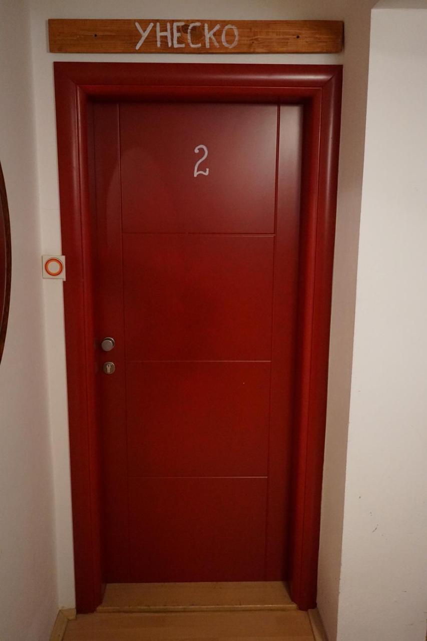 Hostel The Red Door Требине Екстериор снимка