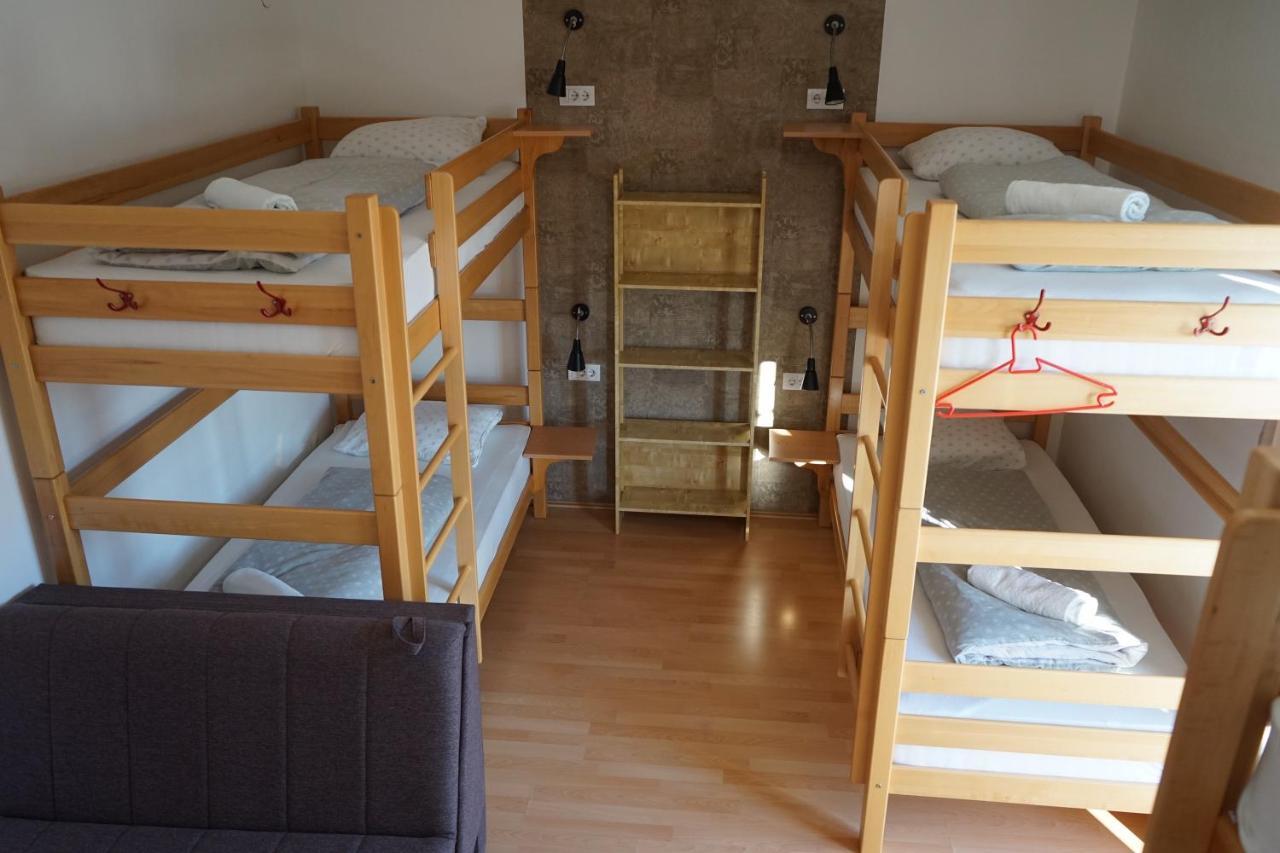 Hostel The Red Door Требине Екстериор снимка