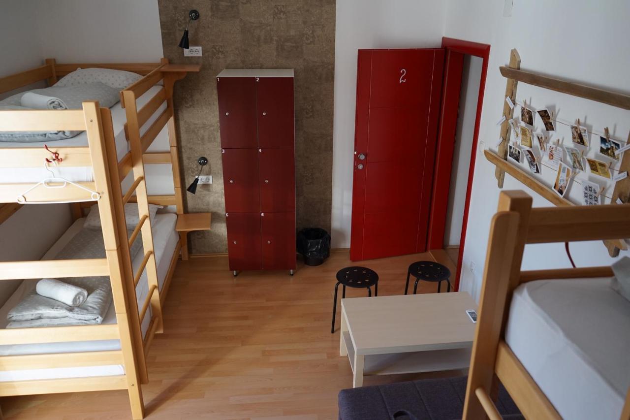 Hostel The Red Door Требине Екстериор снимка