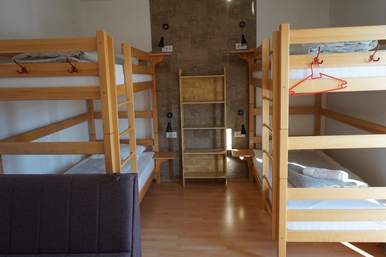 Hostel The Red Door Требине Екстериор снимка