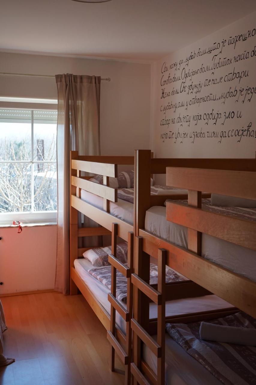 Hostel The Red Door Требине Екстериор снимка