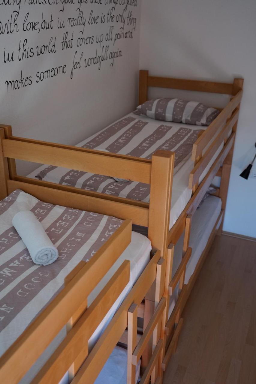 Hostel The Red Door Требине Екстериор снимка