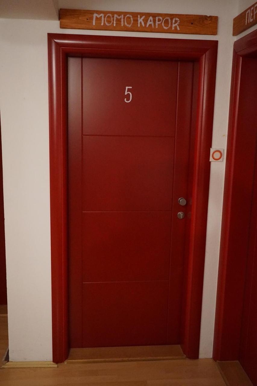 Hostel The Red Door Требине Екстериор снимка