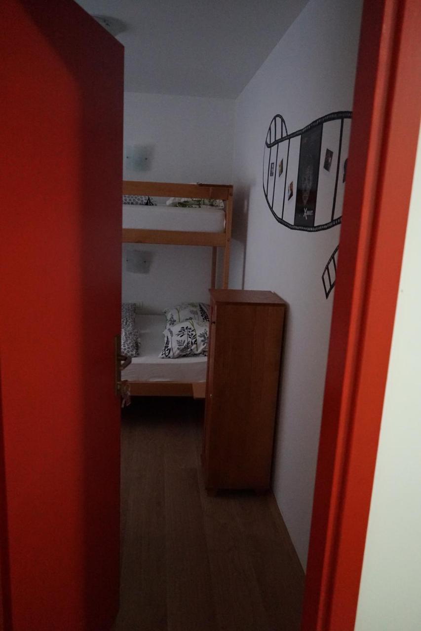 Hostel The Red Door Требине Екстериор снимка