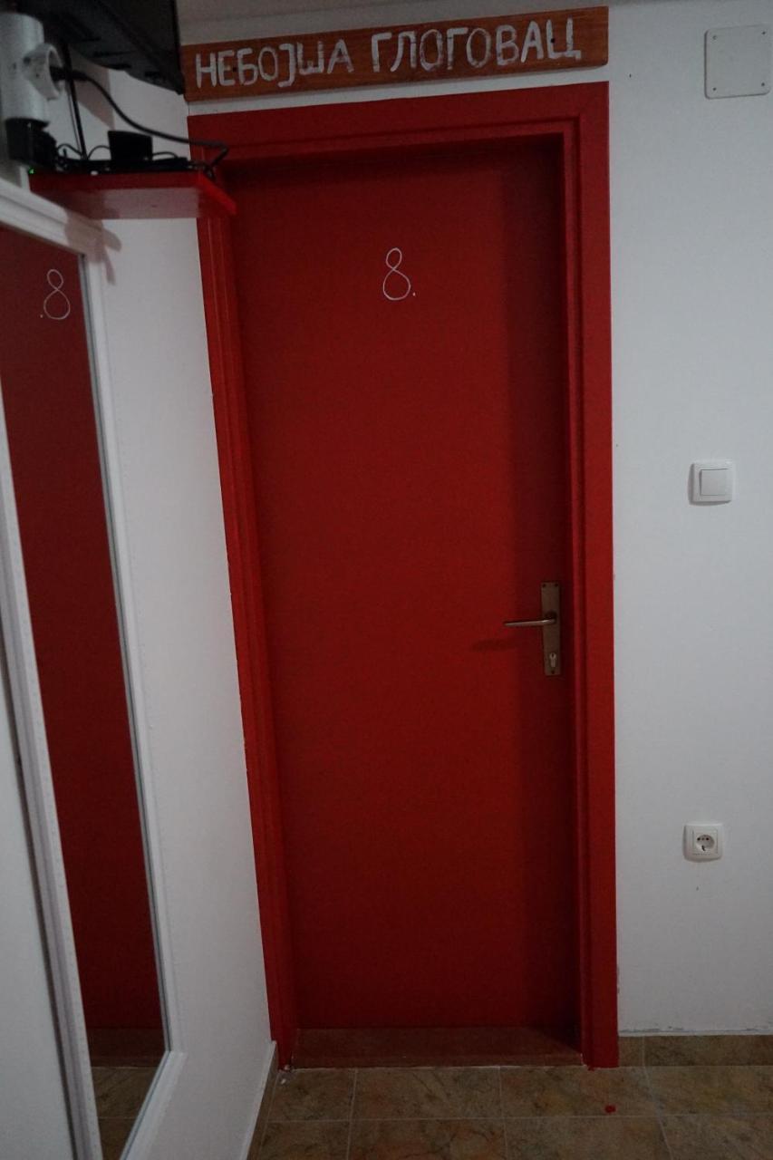 Hostel The Red Door Требине Екстериор снимка