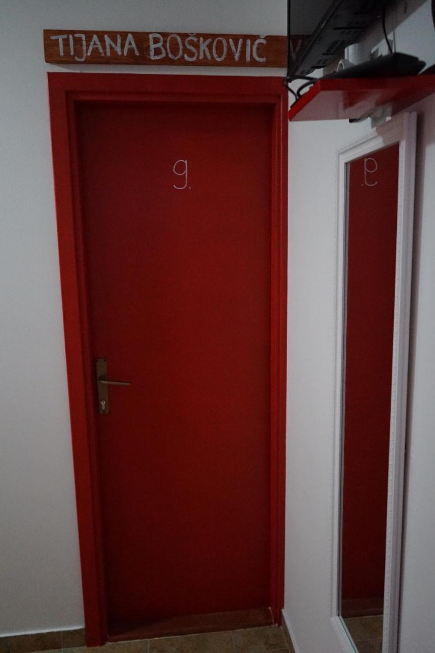 Hostel The Red Door Требине Екстериор снимка